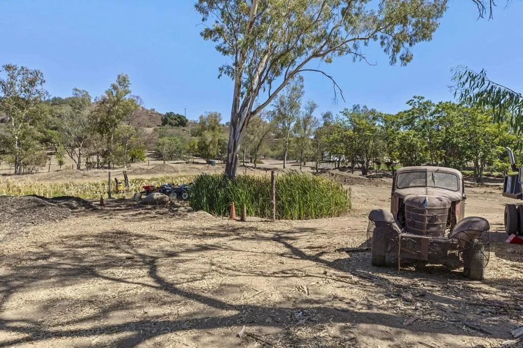 Photo of 21179 Sutherland Dam Road