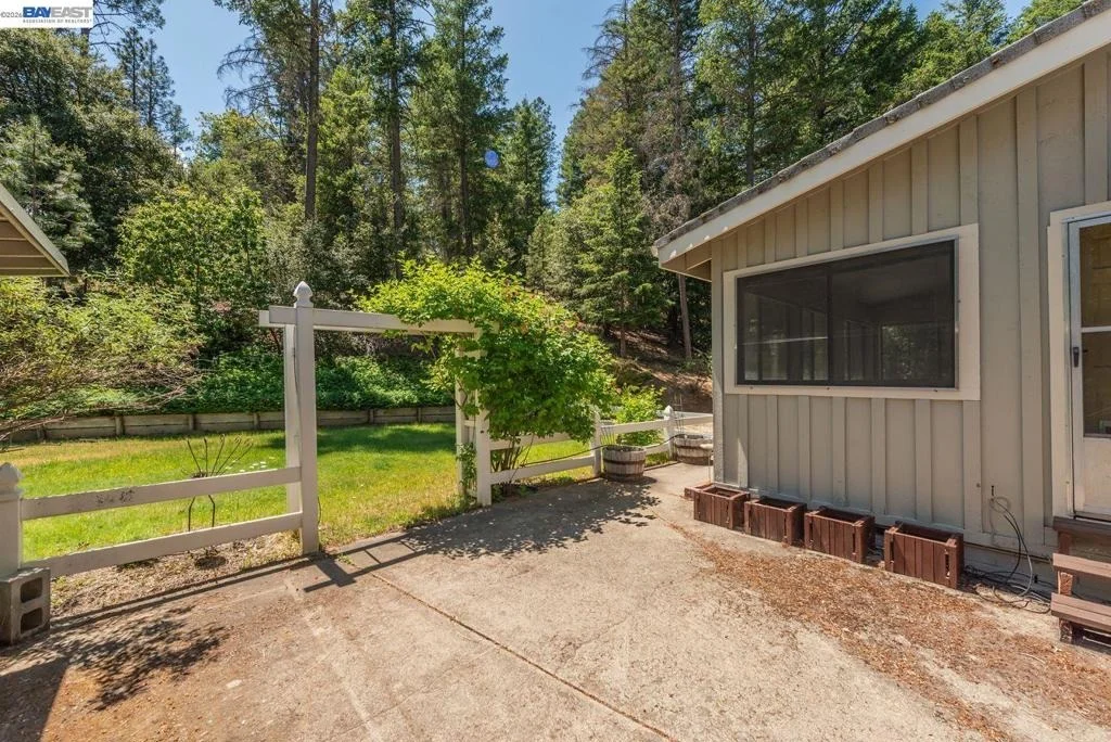 Photo of 891 Salt Flat Rd