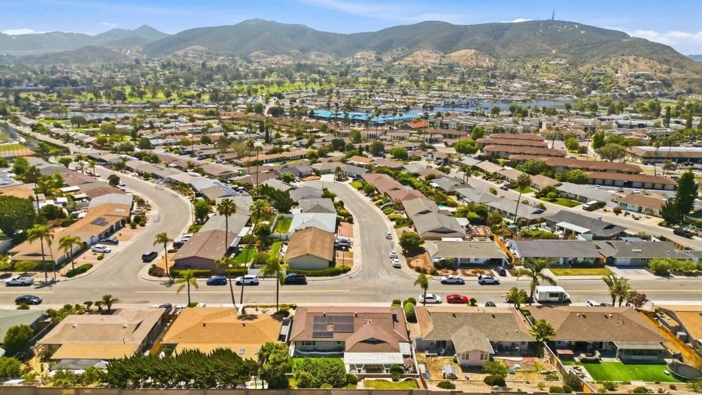 Photo of 952 La Tierra Drive