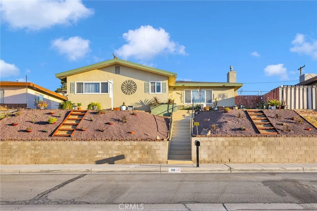 Photo of 108 W Desert View Drive