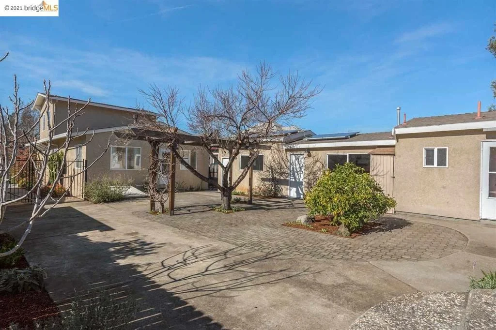 Photo of 450 Lewis Ave