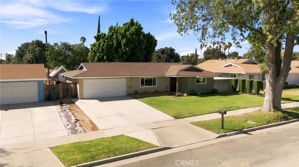 Photo of 8755 Delano