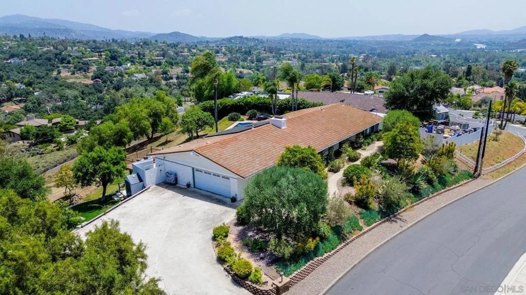 Photo of 2422 Peet Lane
