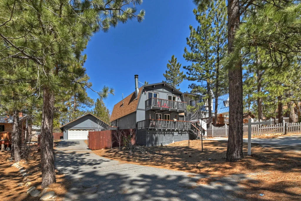 Photo of 40138 Hillcrest Drive