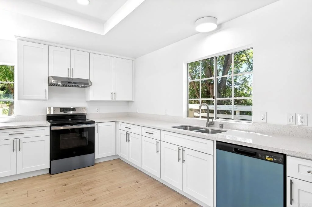 Photo of 37985 Avenida Bravura