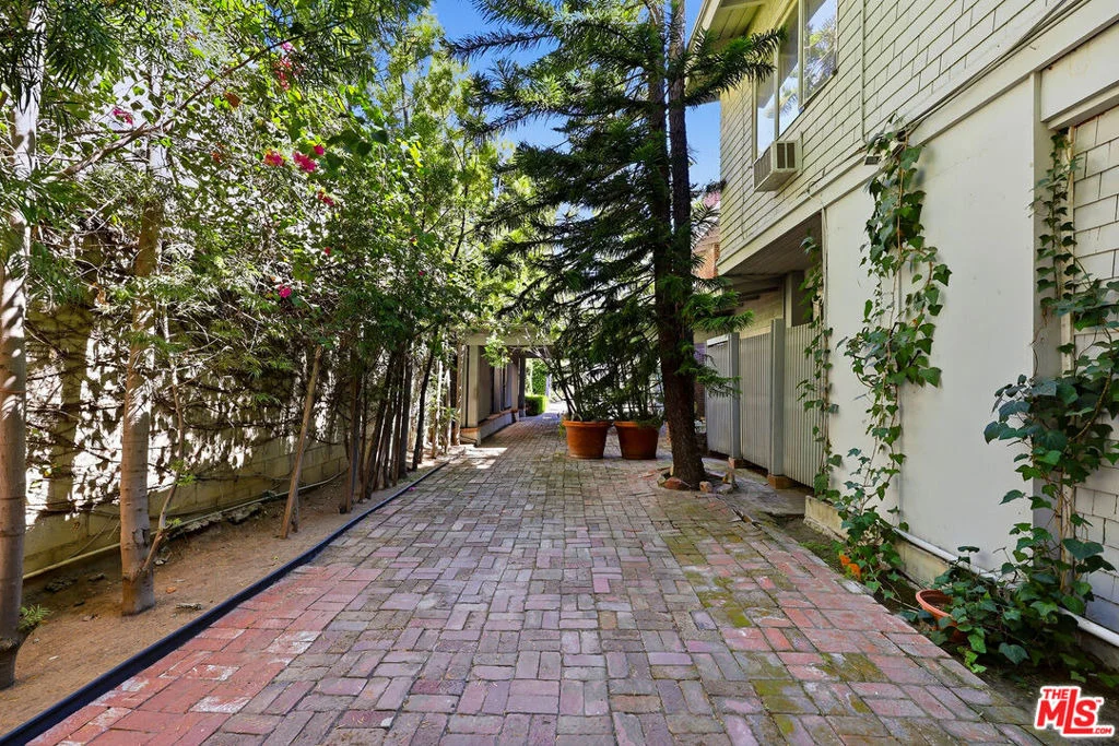 Photo of 521 N Crescent Drive