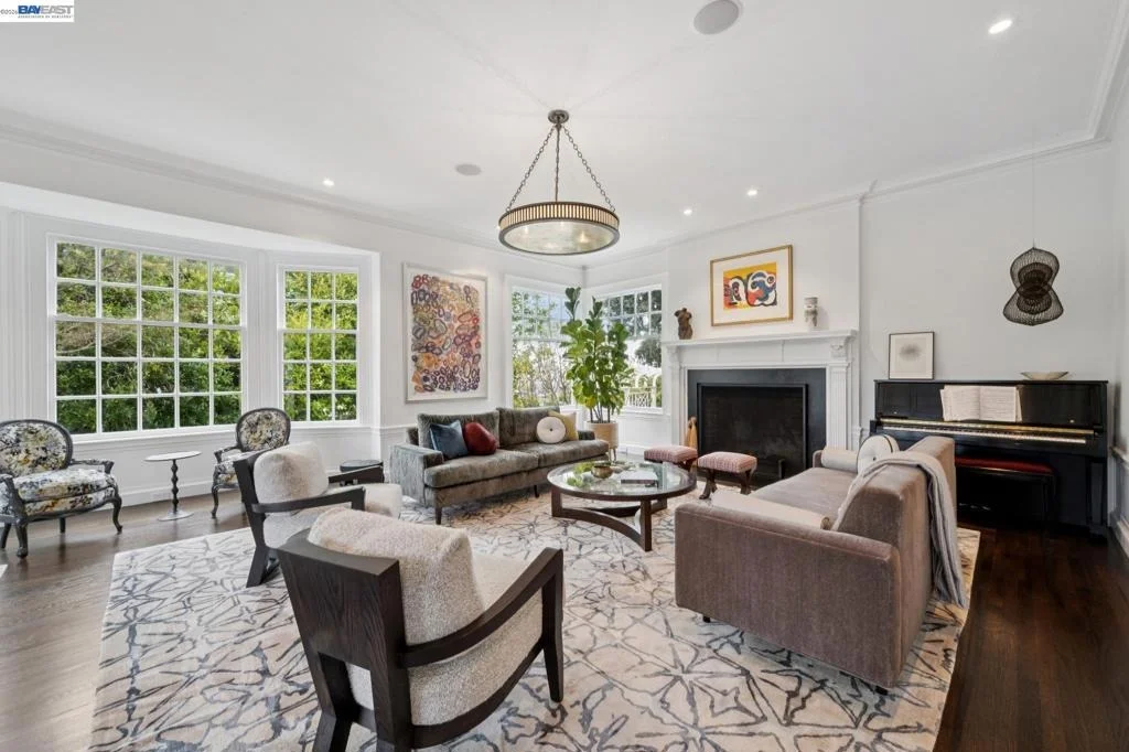 Photo of 1121 BAY STREET