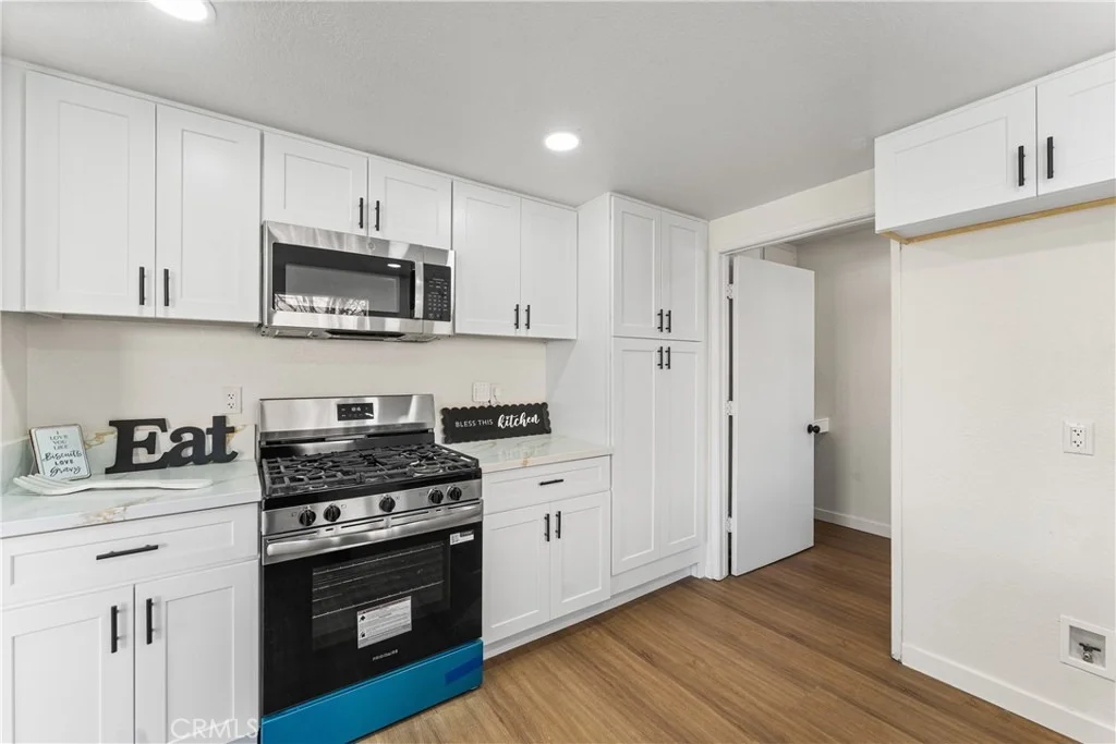 Photo of 1002 E Avenue J6 Avenue