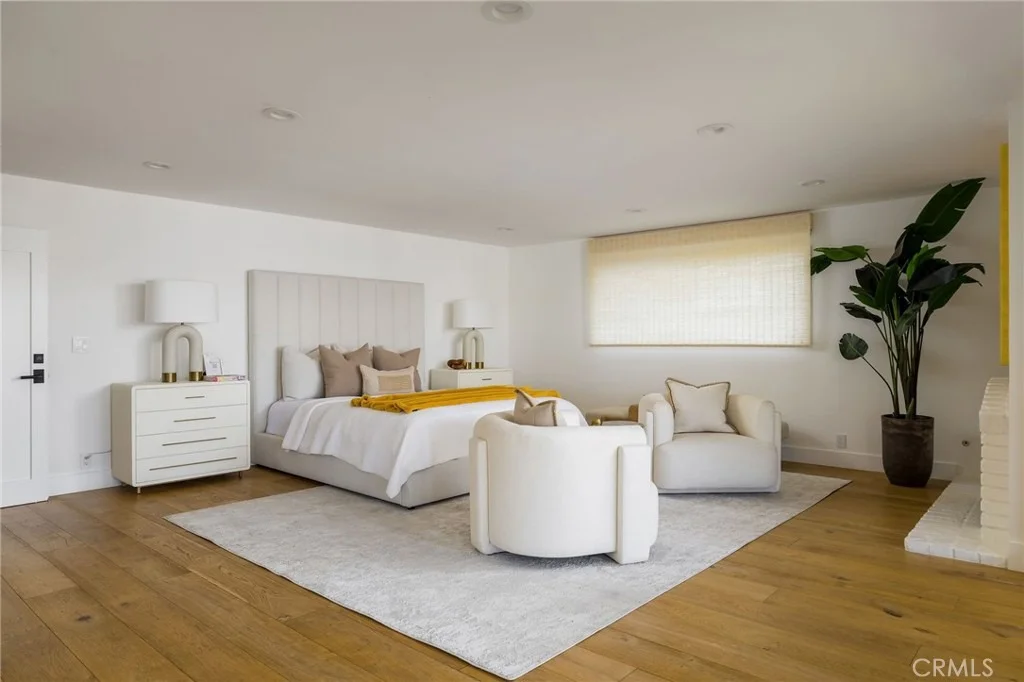Photo of 2572 Bayshore Drive