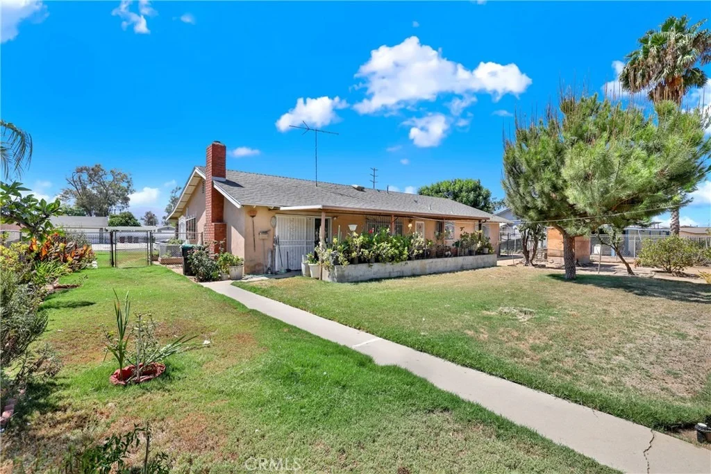 Photo of 3949 BLUFF