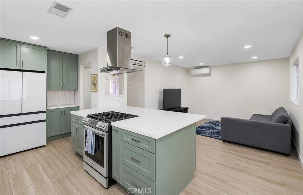 Photo of 289 Lustrosos Street