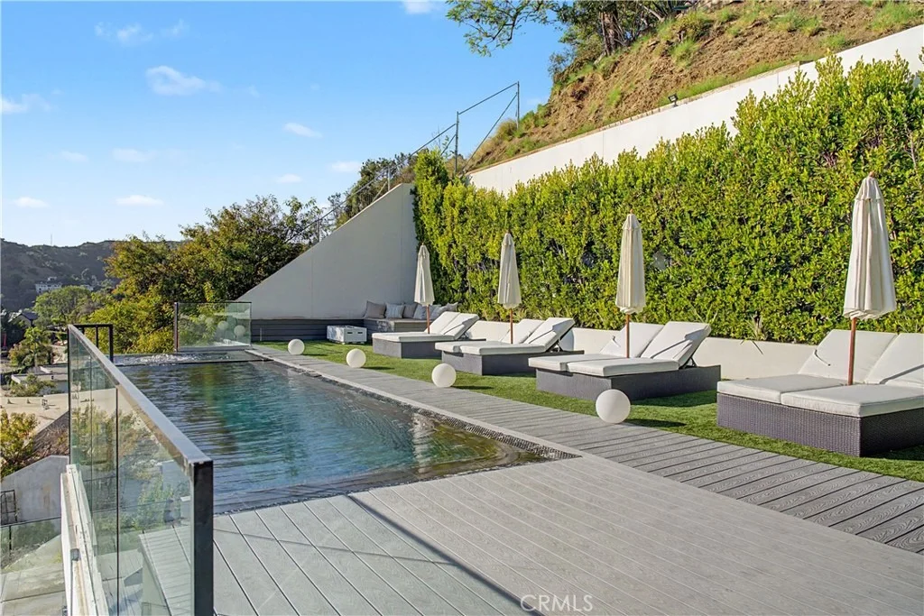 Photo of 9459 Beverly Crest