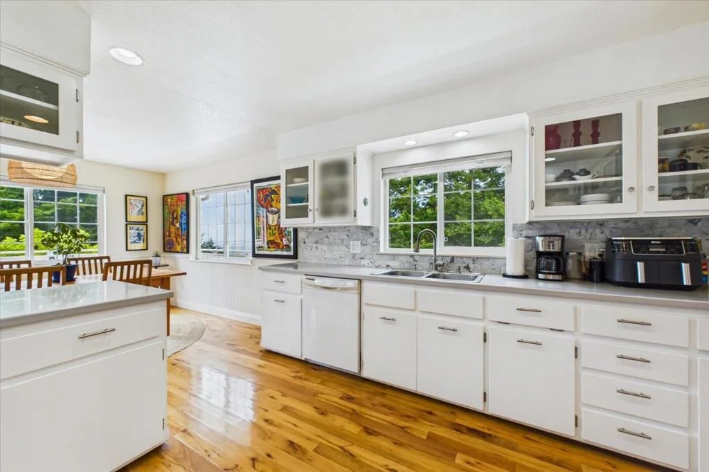 Photo of 520 Redwood Road