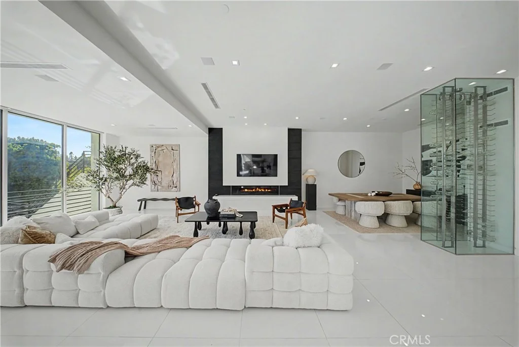 Photo of 9459 Beverly Crest