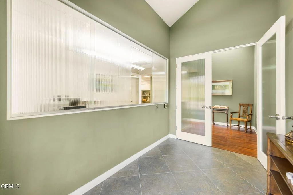 Photo of Unit G at 407 Bryant Circle