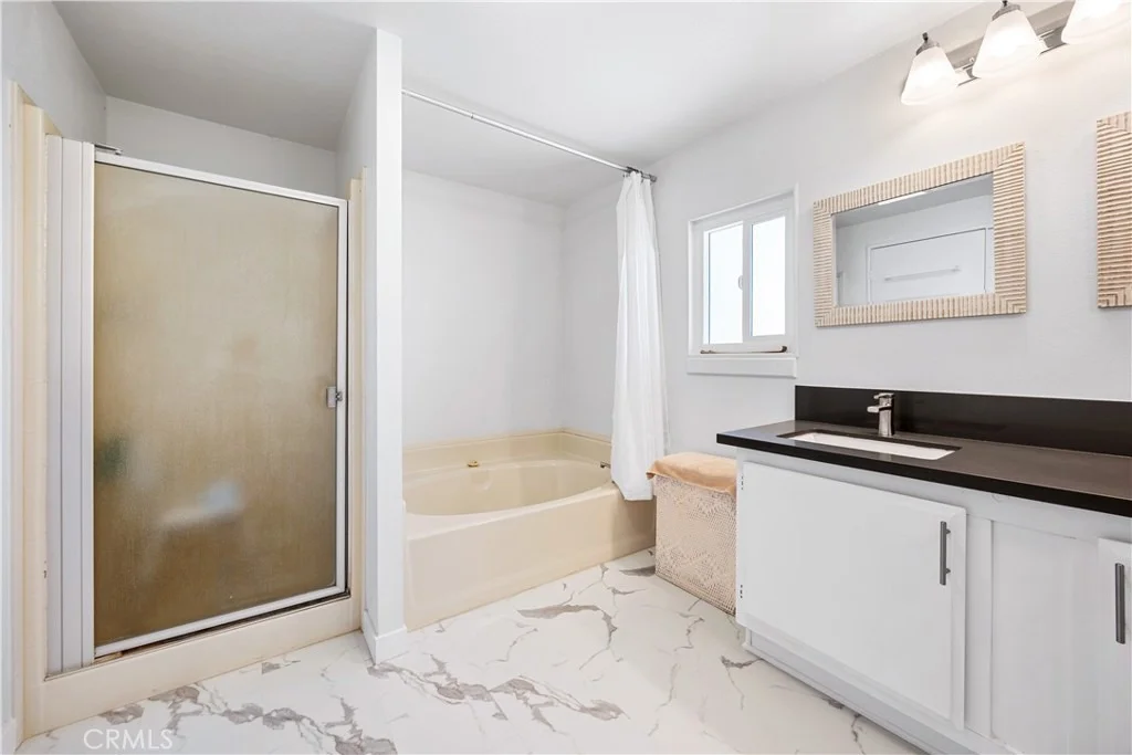 Photo of 1298 Bishop