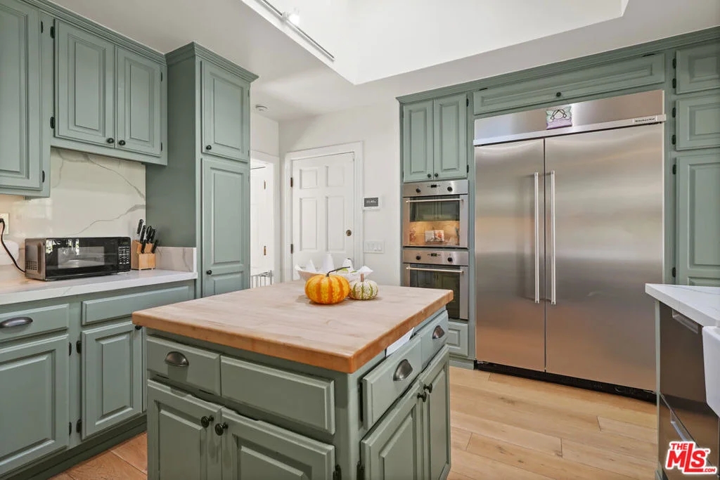 Photo of 6052 Merritt Drive