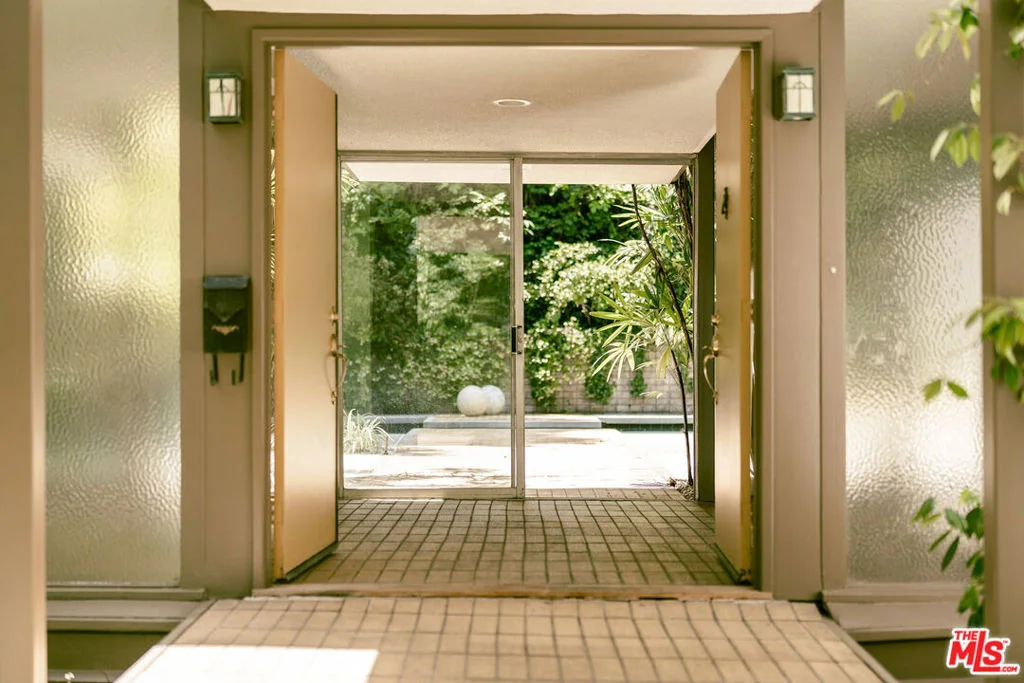 Photo of 832 Canon Drive