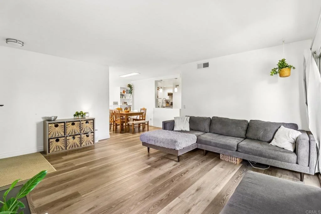 Photo of Unit B at 5070 Via Manos