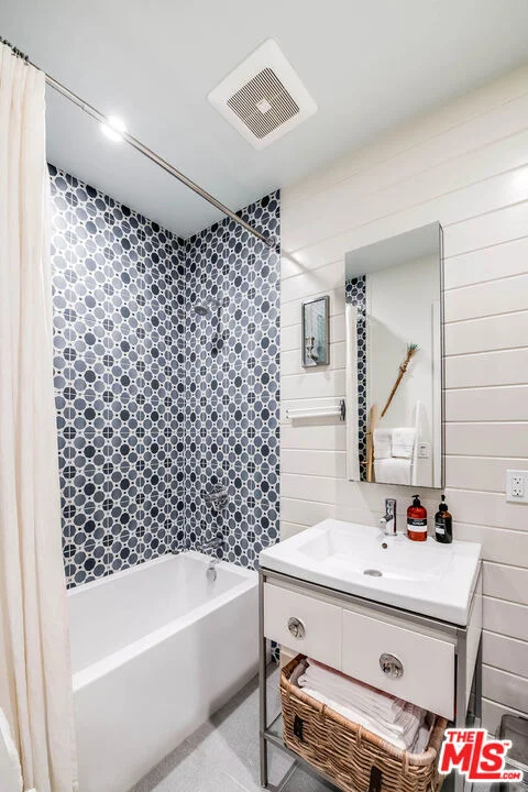 Photo of 8630 Santa Rosa Road