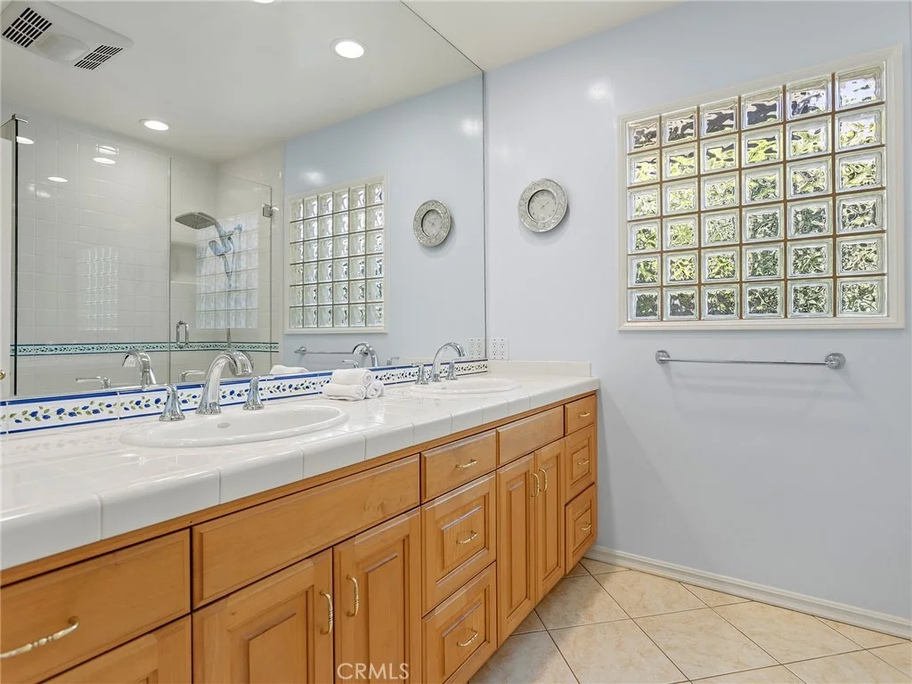 Photo of 1012 N Sunset Canyon Drive