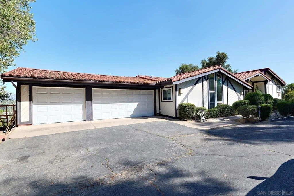 Photo of 2448 Royal Crest