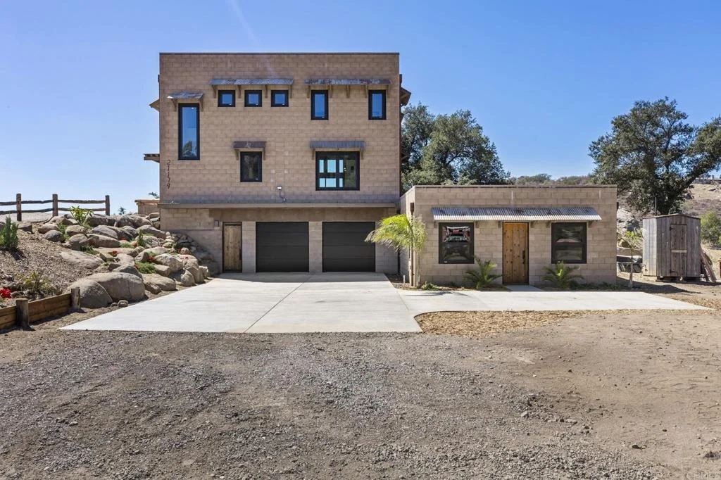 Photo of 21179 Sutherland Dam Road