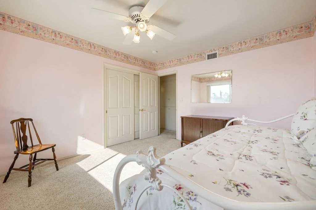 Photo of 5284 Bardwell Avenue