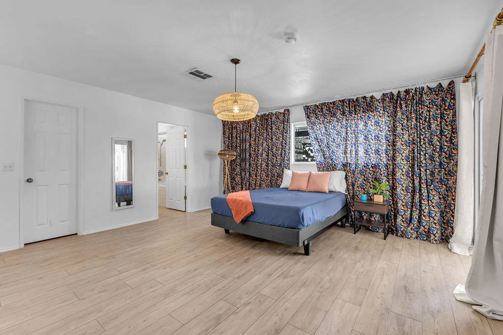 Photo of 7815 Sunset Road