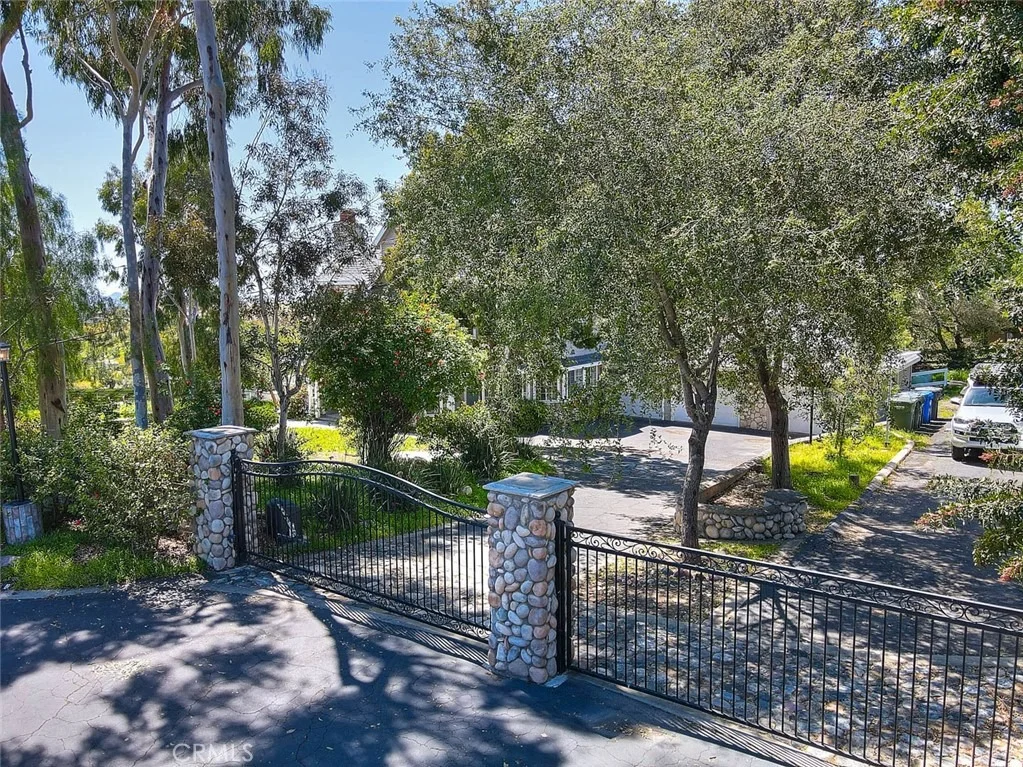 Photo of 750 Jericho