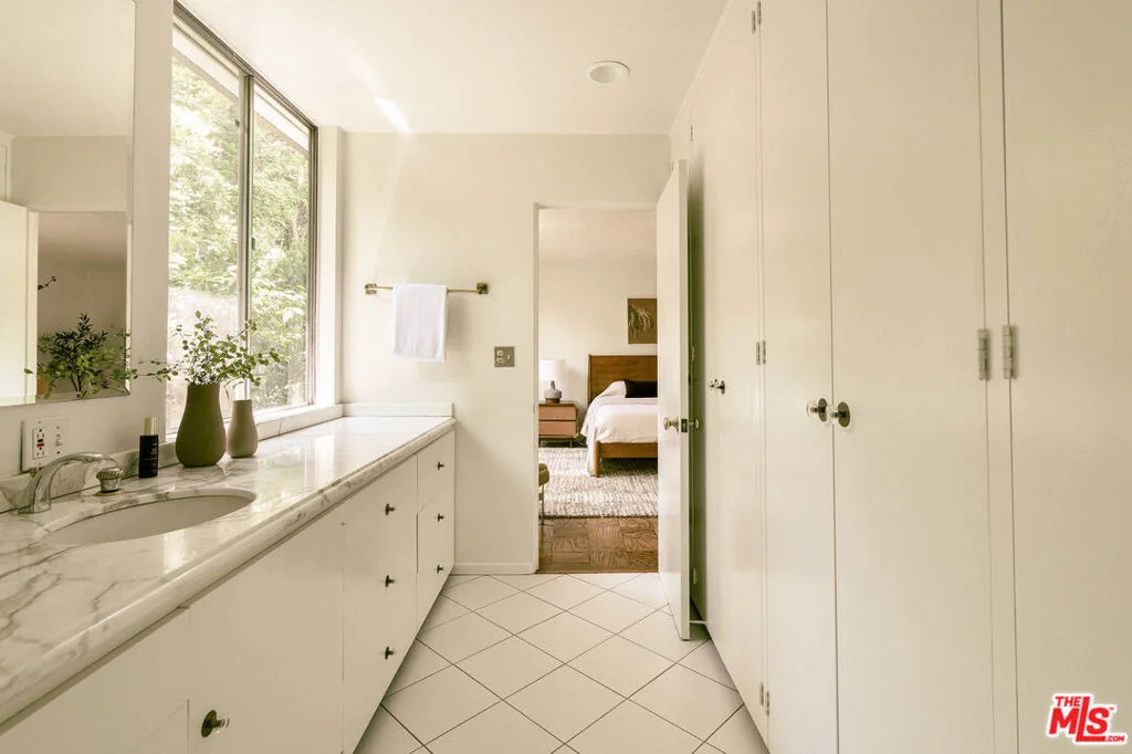 Photo of 832 Canon Drive