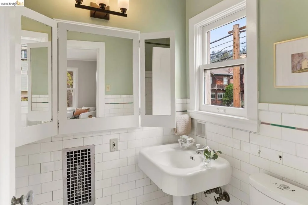 Photo of 2747 Forest Ave