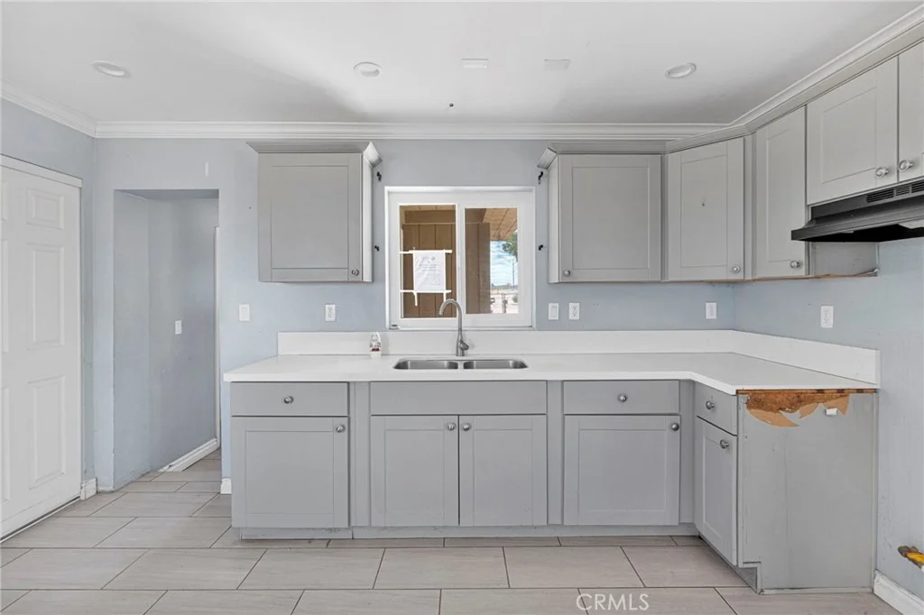 Photo of 10912 Matilija