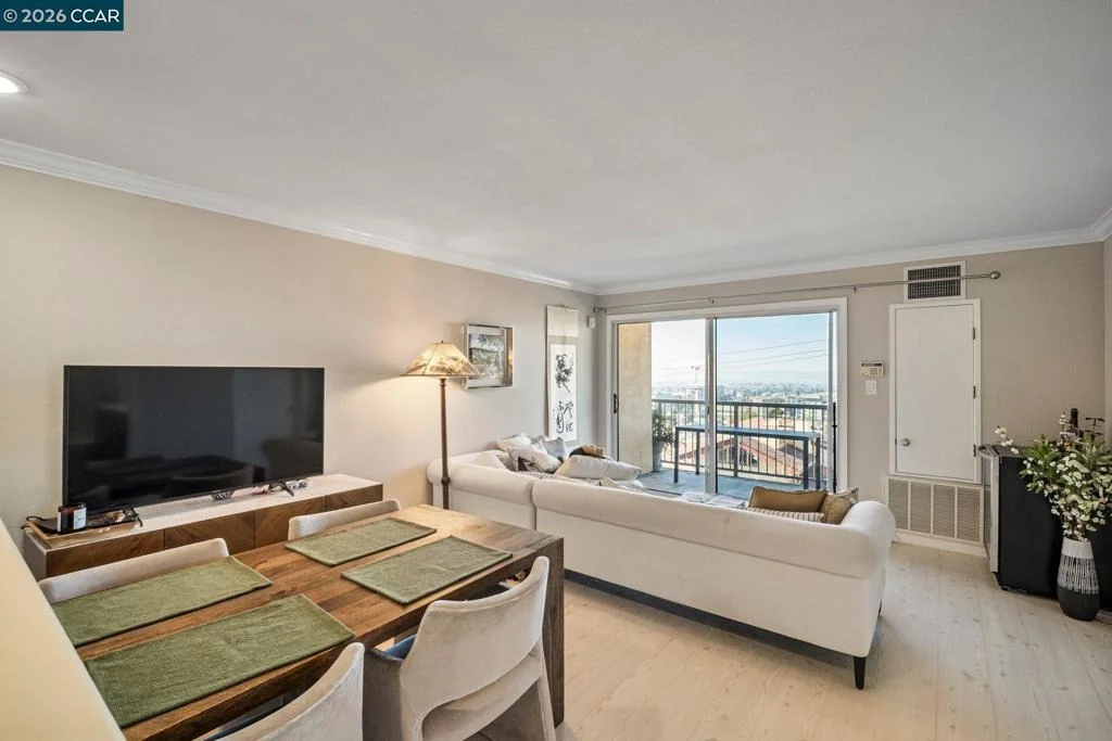 Photo of Unit 304 at 2 Panoramic Way