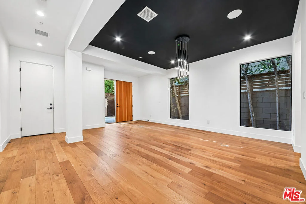 Photo of 1037 Palms Boulevard