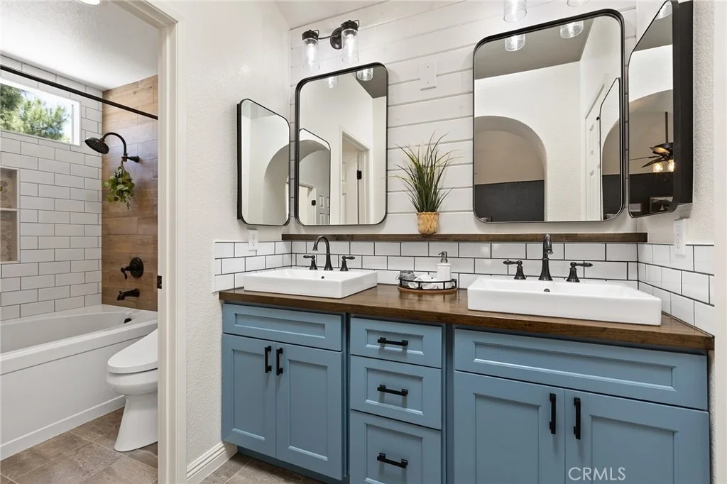 Photo of 387 Glacier Circle
