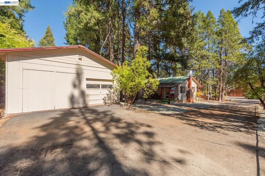 Photo of 230 Lakeview Dr.
