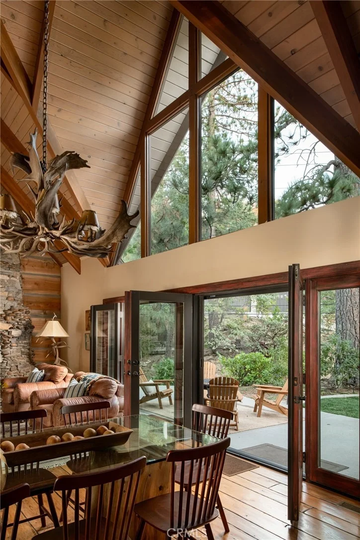 Photo of 942 Lake Edge