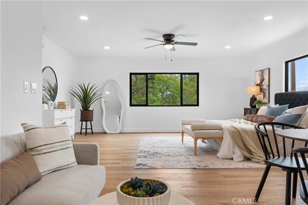 Photo of 4922 Columbia