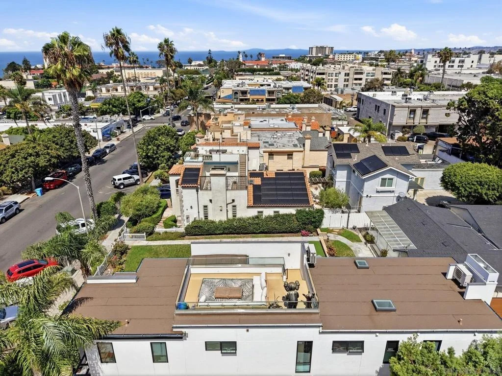 Photo of 7429 Draper Ave