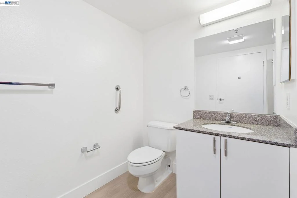 Photo of Unit 546 at 989 Webster Street
