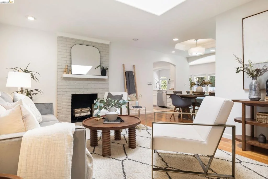 Photo of 255 Evelyn Dr