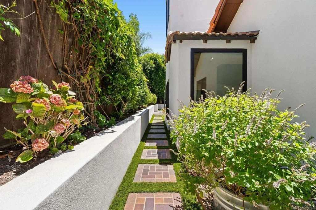 Photo of 2451 Malibu Way