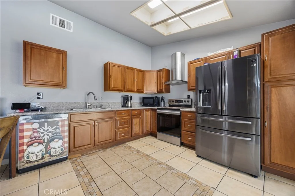 Photo of 10716 Wakefield Street E