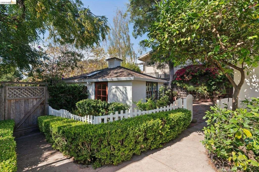 Photo of 929 Contra Costa Ave