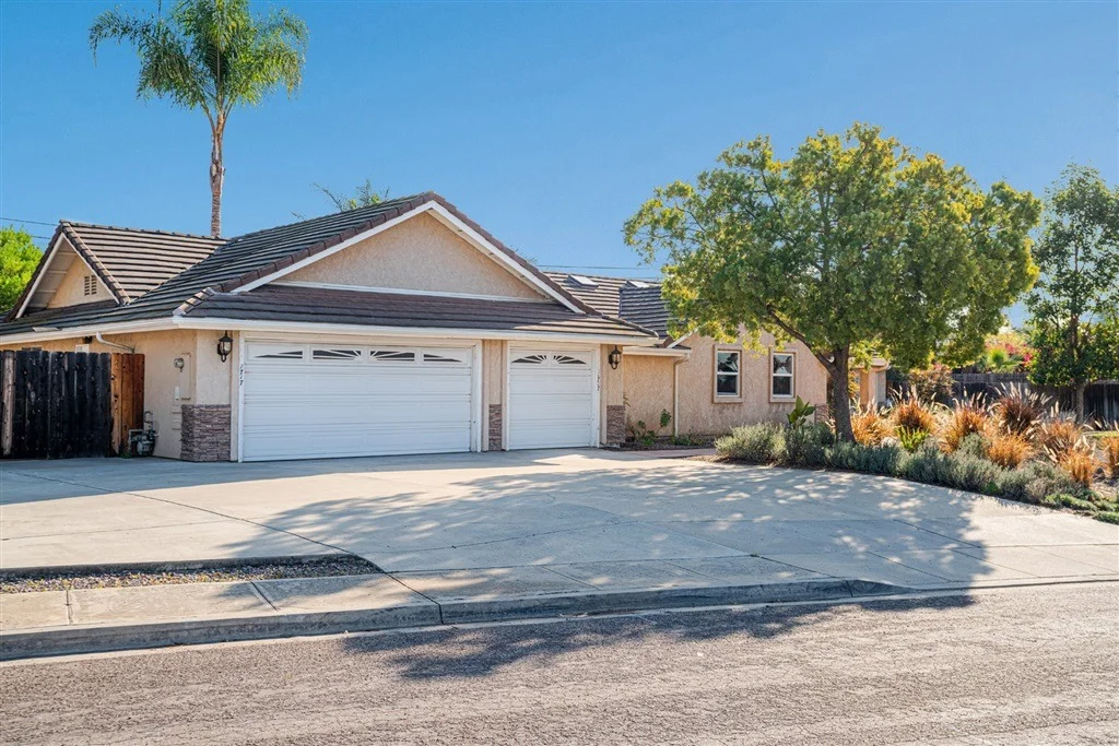 Photo of 1717 La Valhalla Pl