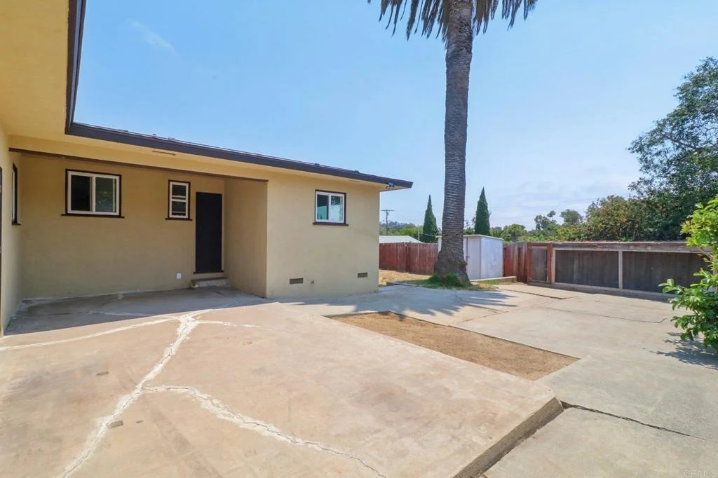 Photo of 915 Crest View Dr