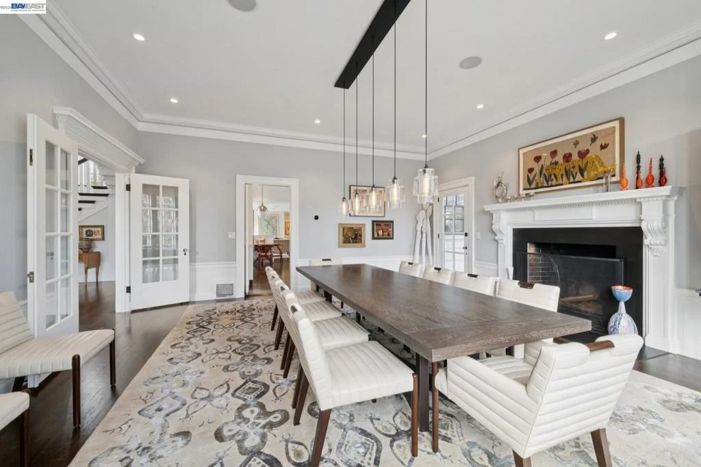 Photo of 1121 BAY STREET