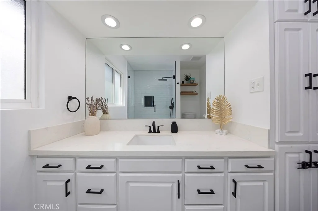 Photo of 1066 E 45th Way