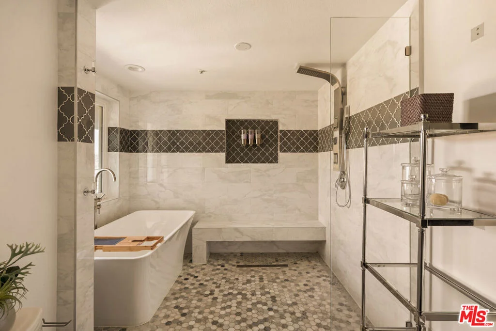 Photo of 1664 Gladys Drive